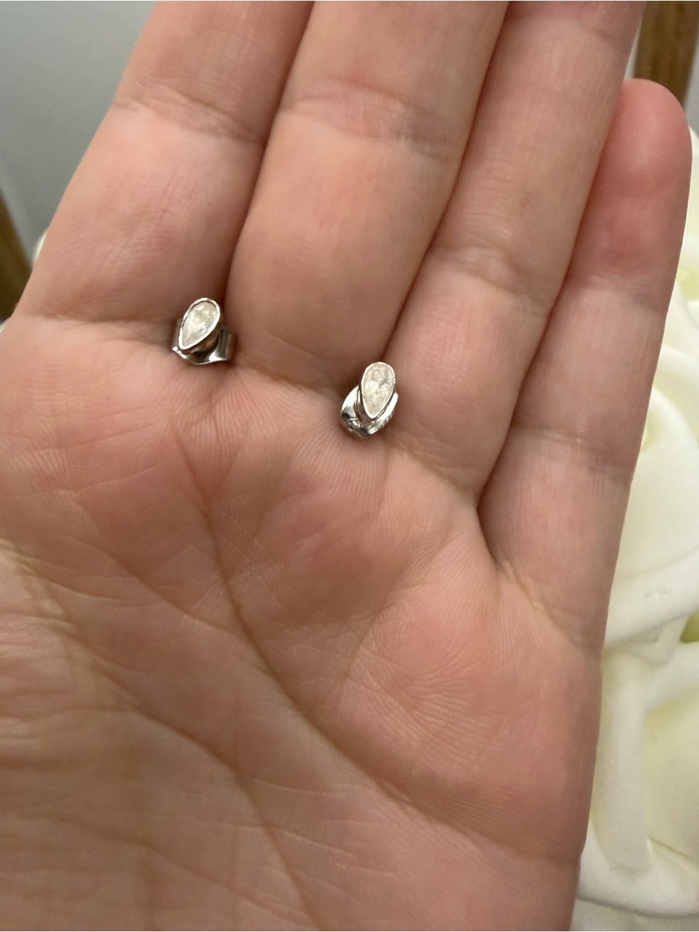 Silver tone Teardrop Solitaire Stud Earrings - Silver